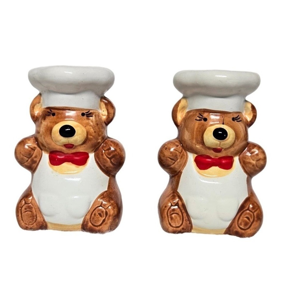 Vintage Ceramic Chef Bear Salt and Pepper‎ Shakers Set Brown White Red Taiwan
